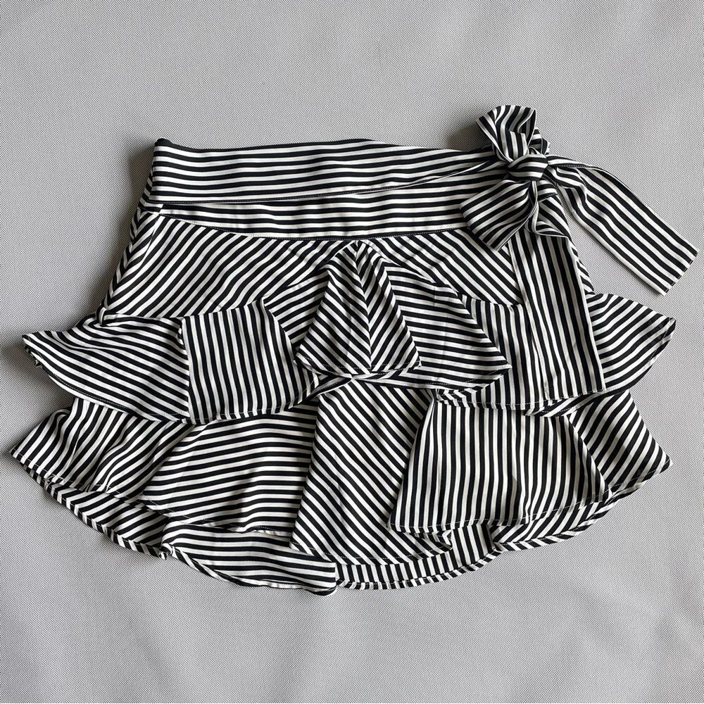 EXPRESS Striped Ruffled Mini Skirt Women’s Size 10